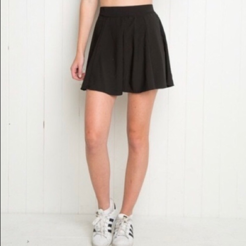 Black skater skirt 🌻